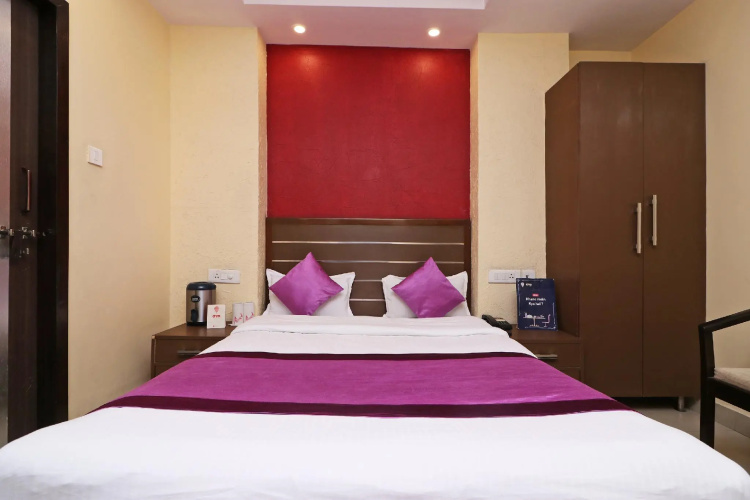 OYO 8657 Hotel Royal Castle