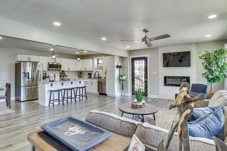 6 Bedrooms Cottage with balcony