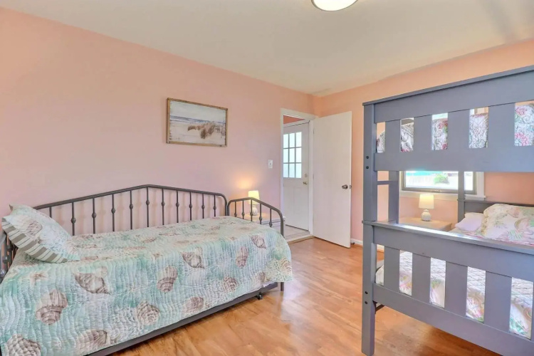 6129 Lady Jane Semi-Oceanfront