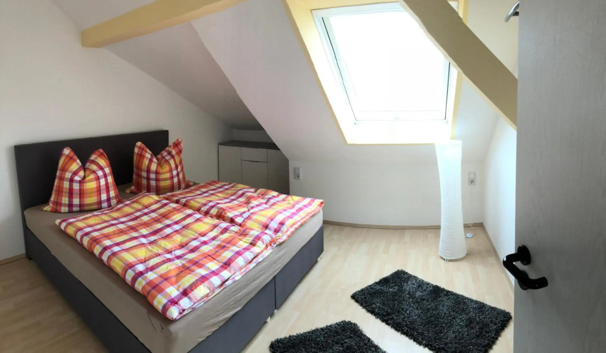 Kuschelige Dachgeschosswohnung am Clarapark