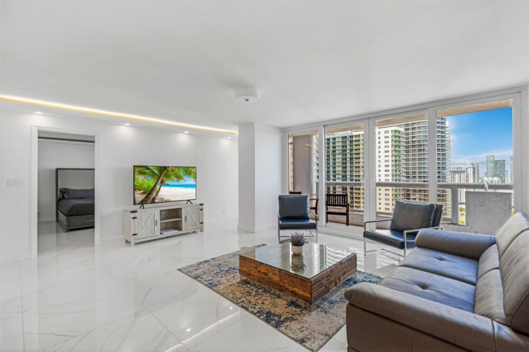Chic Bayfront Condo With Stunning View
