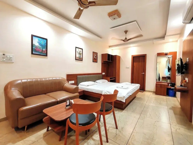 Hotel Meera Regency