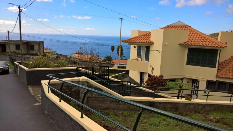The Sun Palms House