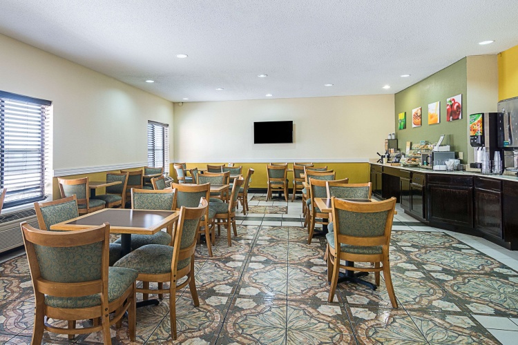 Quality Inn & Suites photo 20