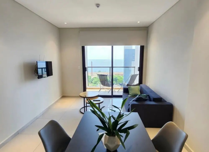 Apartament central with river views pool