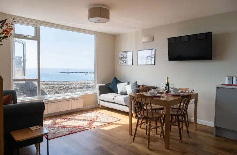 2 Beach Way House