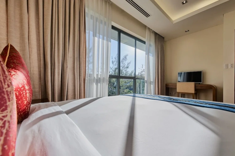 4 Bedrooms Luxury Villa with garden view