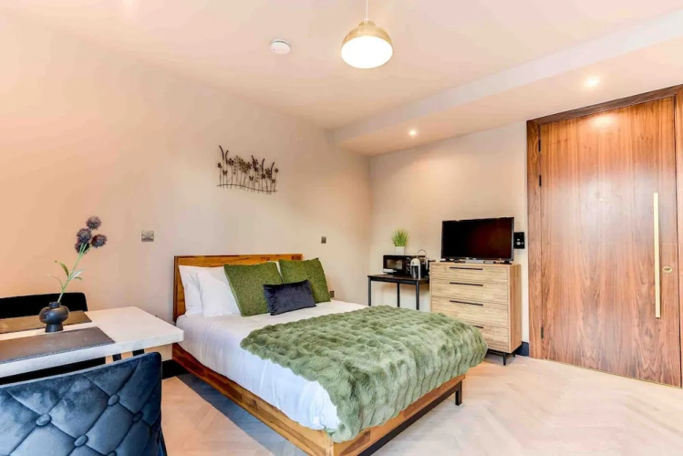 Host Stay Rox Studio