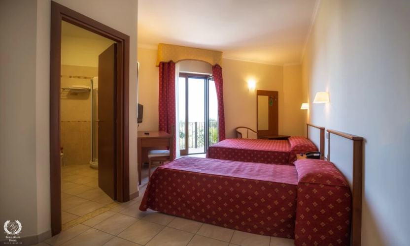 Royals Gate Hotel