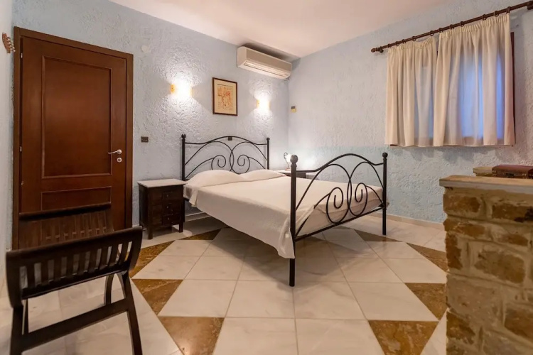 Maria Elena Villas