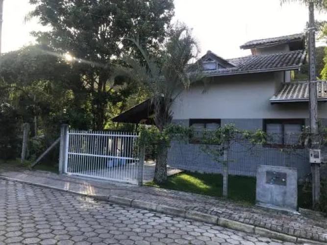 Casa Centro de Bombinhas