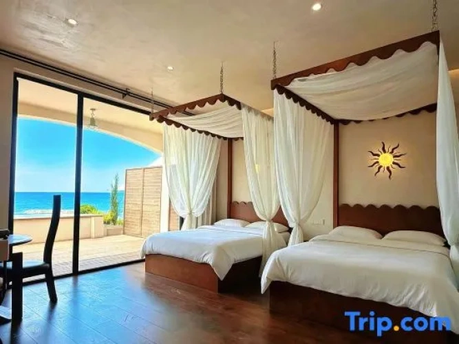 Standard Twin room with sea view