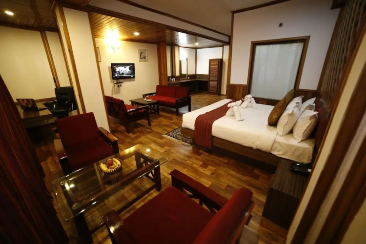 Standard Double Suite