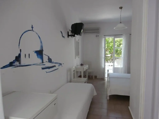 Standard Triple room