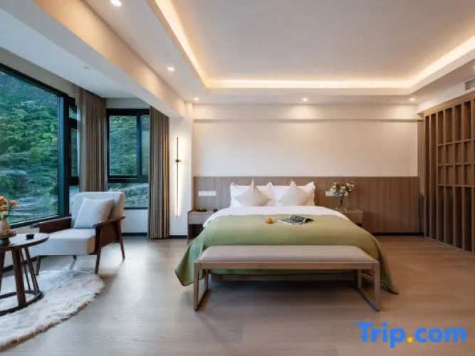 Deluxe Family Suite