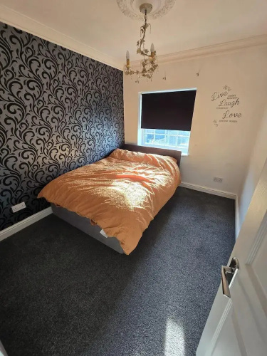 Spacious Central Home - Sleeps 7, Garden & Parking