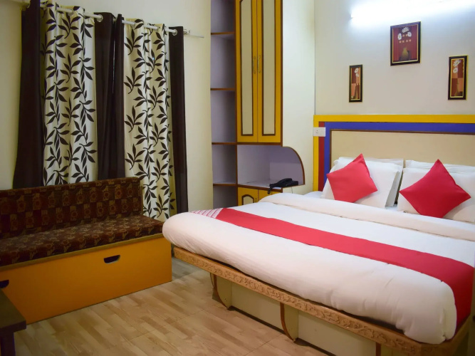 OYO Rooms Mall Road View