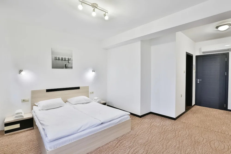 Hotel Champion