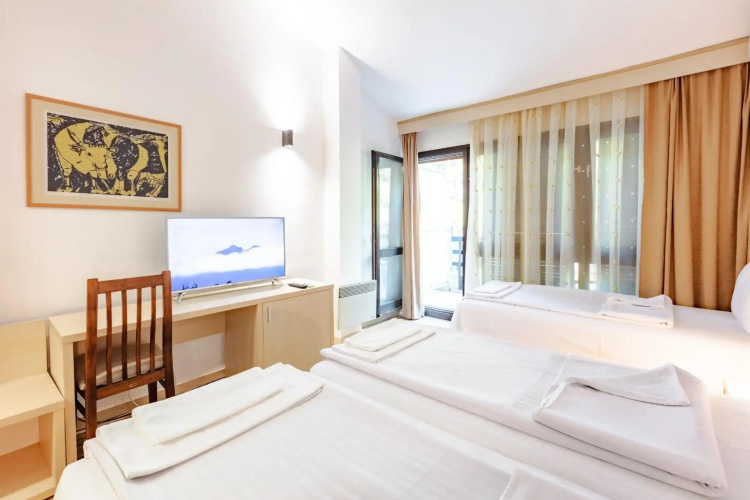 Hotel Pela