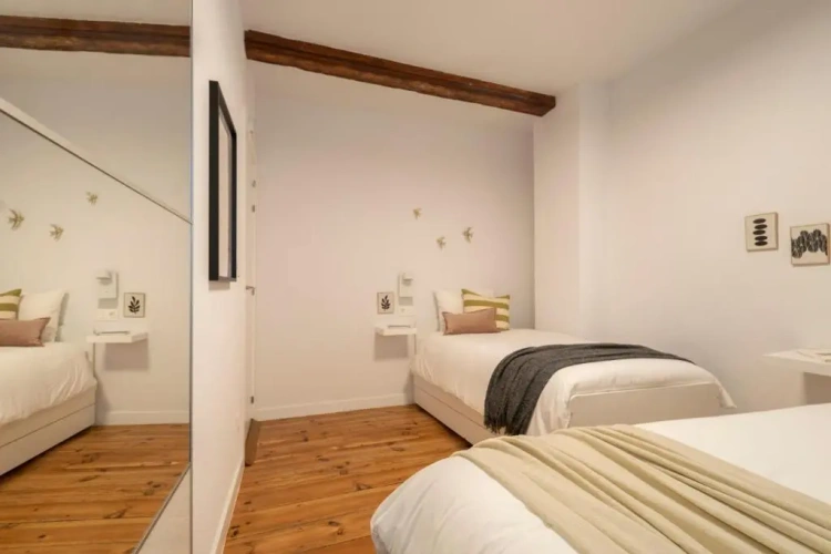 2 Bedrooms Apartment