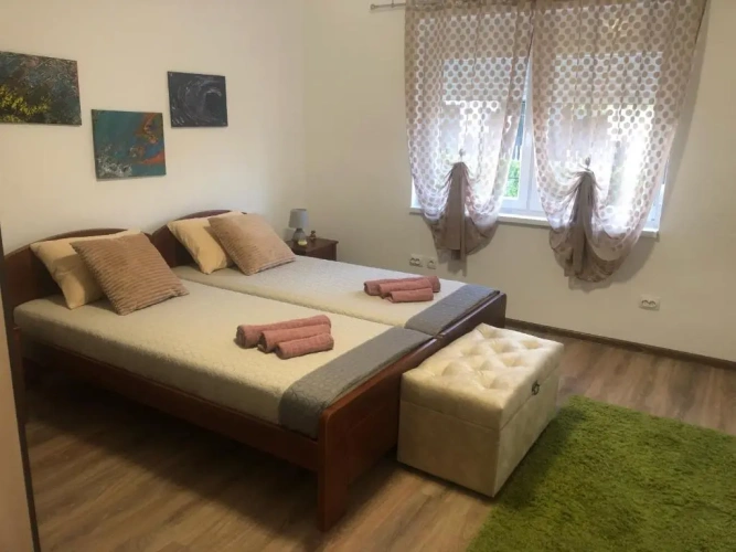 2 Bedrooms Cottage