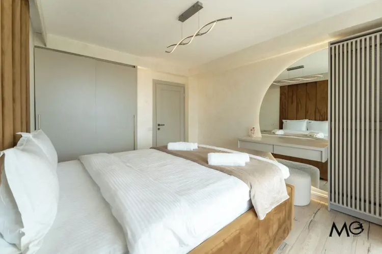 MoHost Valcom - Luxury Skyline Penthouse