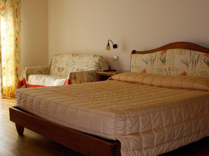 Standard Triple room