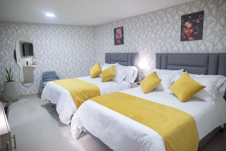 Standard Sextuple Family room