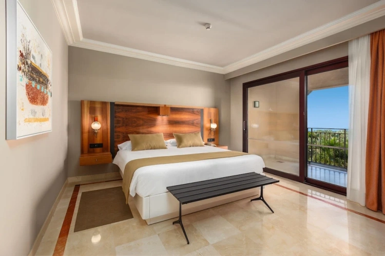 Suite with pool view