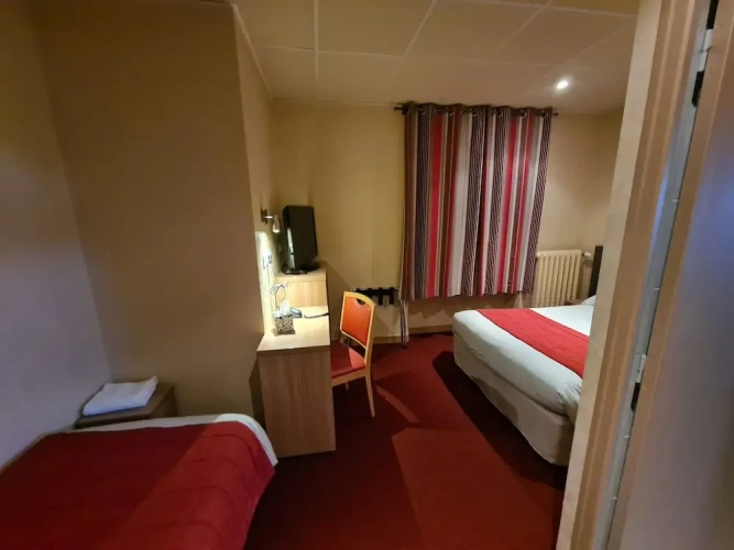 Classic Triple room with city view