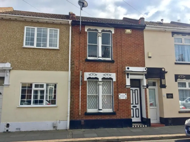 2 Bedrooms Cottage