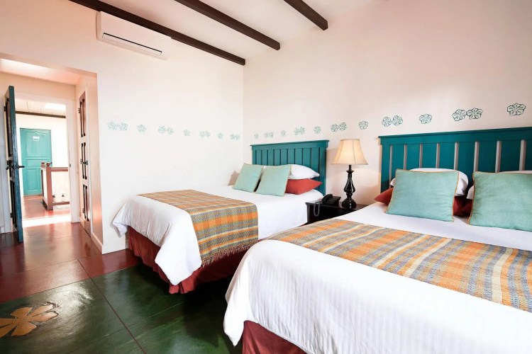 Isla de Flores Hotel