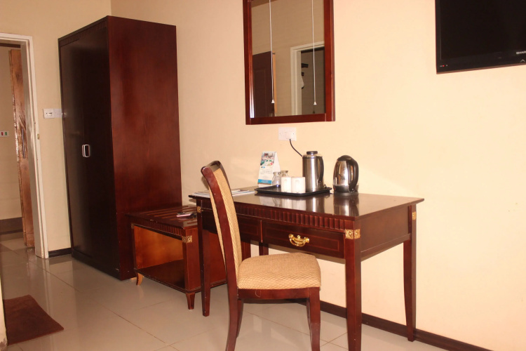 Riverside Hotel