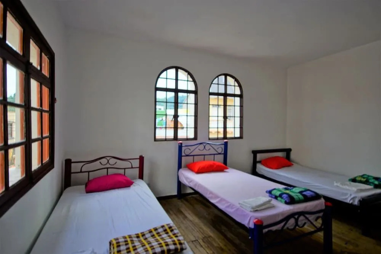 Hostal de la Pola - Hostel