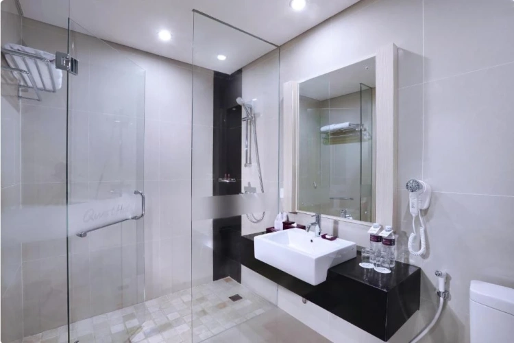 Deluxe room with pool view