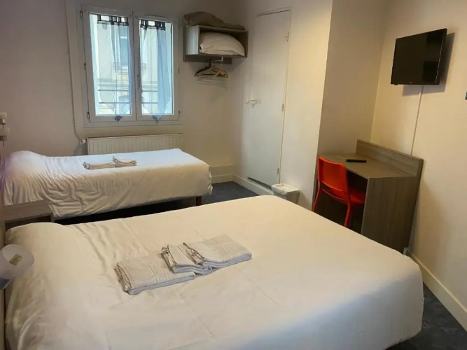 Standard Triple room