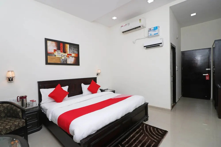 Hotel De DS Plaza By OYO Rooms