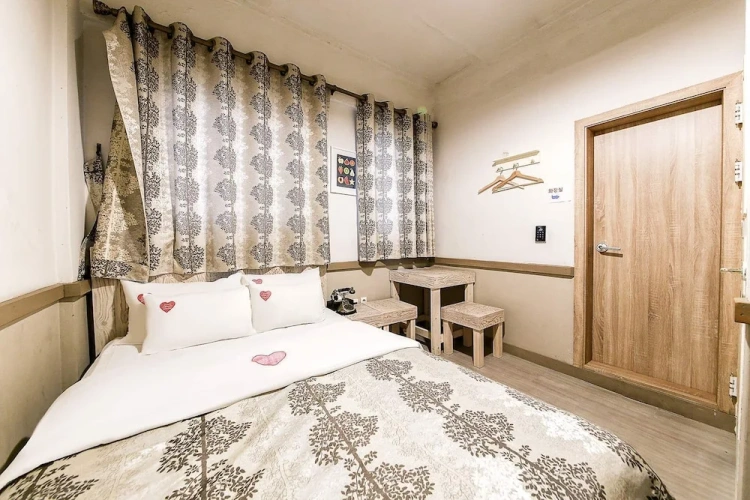 Economy room