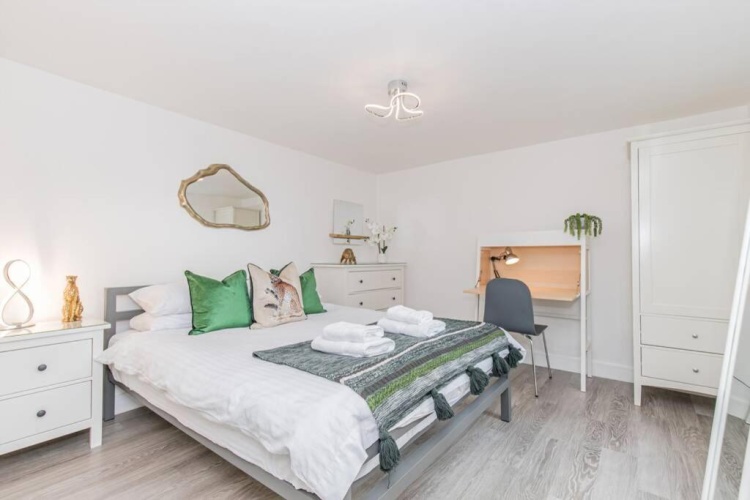 2 Bedrooms Apartment