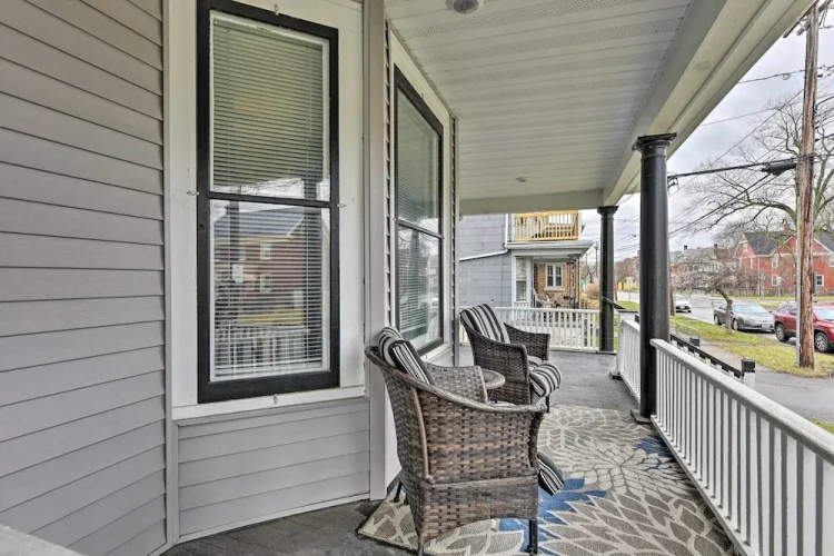 Niagara Falls Townhome: Near Wineries!