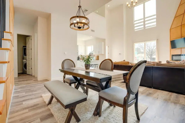 Spacious Lake Highland Townhome W/ Pool!