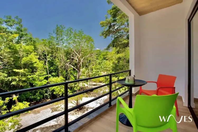 Spacious 1 BR With Great Location Rooftop Pool by Waves Management