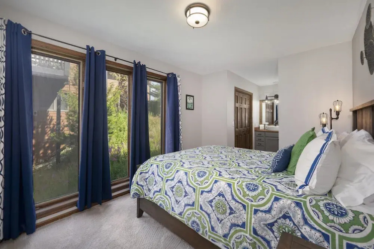 Wapiti 4 Bedroom Duplex by RedAwning