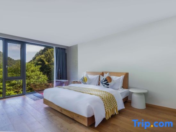 5 Bedrooms Suite