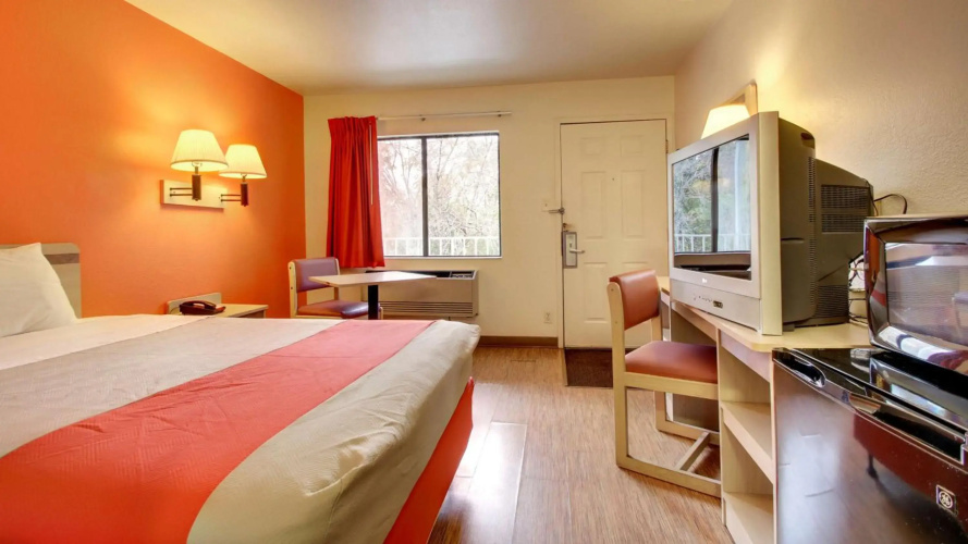 Motel 6 Des Moines, IA - North