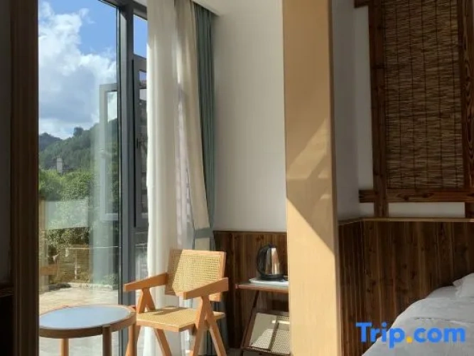 Standard Twin room with view
