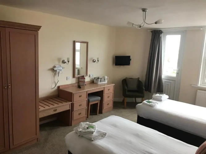 Standard Twin room with sea view