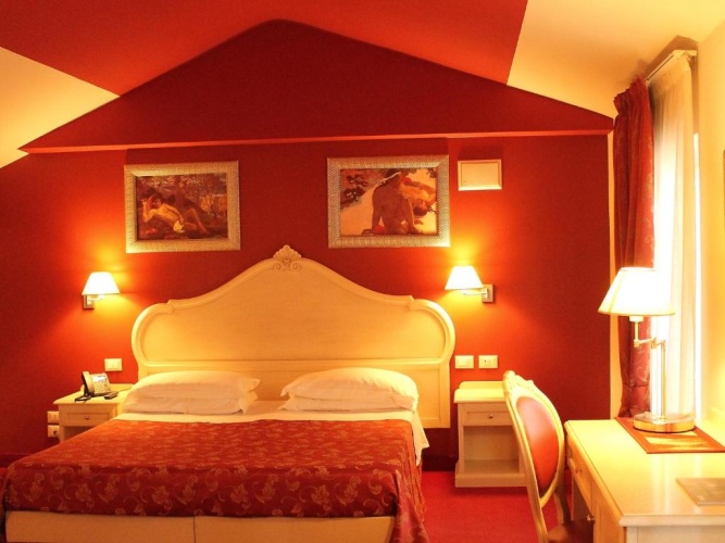 Standard Triple room