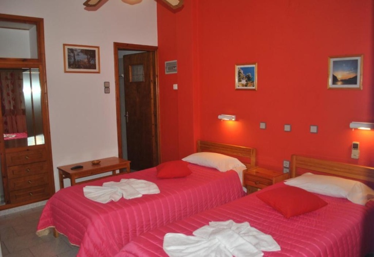Standard Double room with partial sea view