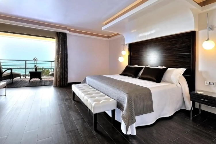 Aleysa Playa Aparthotel